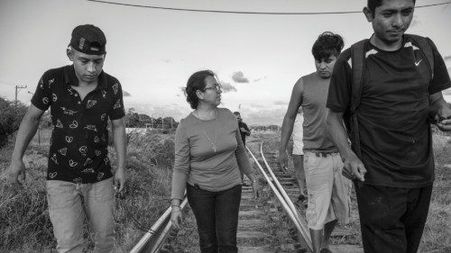  Juntos  para proteger os mais vulneráveis  POR-031