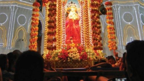 Em Vailankanni não há sincretismo, mas uma Mãe que acolhe a todos POR-033 Em Vailankanni não há sincretismo, mas uma Mãe que acolhe a todos POR-033