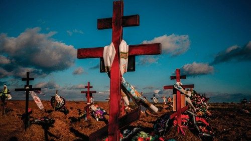 TOPSHOT - Memprial crosses are seen on the new graves at a cemetery in the southern city of Kherson ... TOPSHOT - Memprial crosses are seen on the new graves at a cemetery in the southern city of Kherson ...