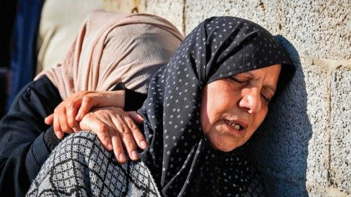 TOPSHOT - Relatives mourn during the funeral of Al Jazeera cameraman Samer Abu Daqa, who was killed ... TOPSHOT - Relatives mourn during the funeral of Al Jazeera cameraman Samer Abu Daqa, who was killed ...